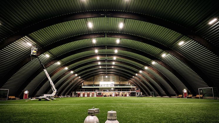 Rexel energieffektiviserar fotbollbollsanläggningar, som kan spara stora pengar.