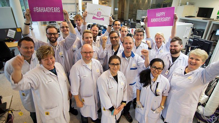 Cochlear feiert den 40. Geburtstag des weltweit ersten Knochenleitungsimplantats.