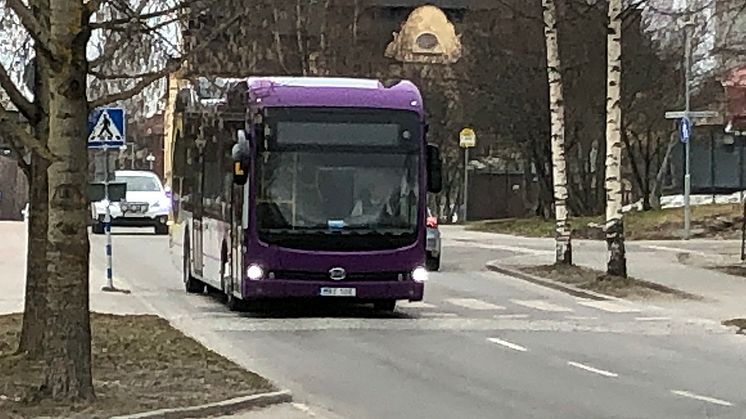 Den första elbussen har anlänt till Piteå.   Foto: Rebecca Granström