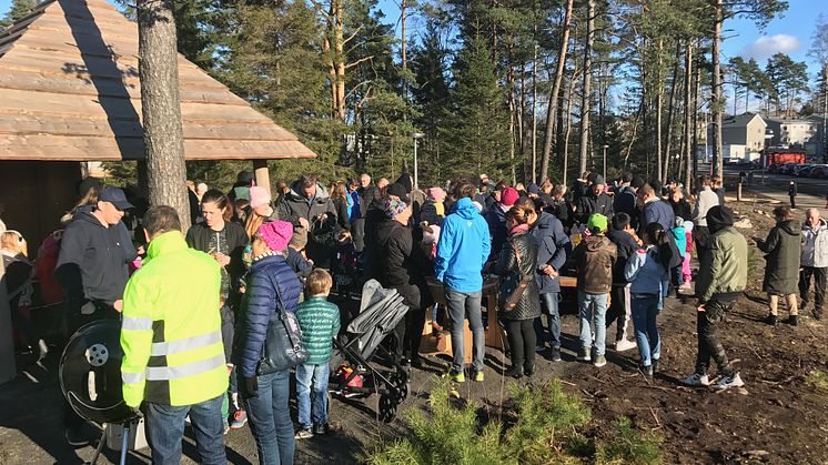Succé vid invigning av naturlekplatsen Myternas skog