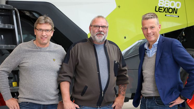 Delägarna Jonas Techel och Tomas Johansson tillsammans med Swedish Agro Machinerys vd Björn Pettersson.