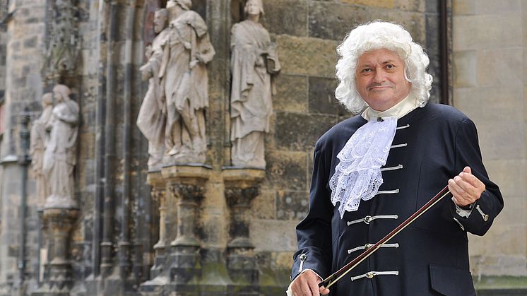 Thomas Zemmrich als Johann Sebastian Bach vor der Thomaskirche - Foto: Leipzig Erleben GmbH