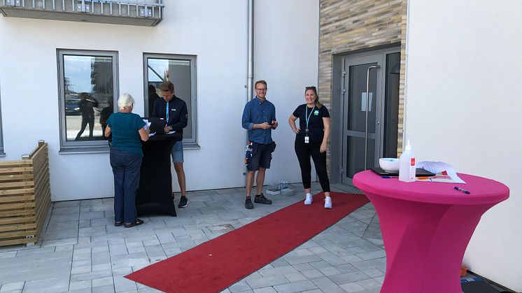 Coronaanpassad inflyttning i kvarteret Holmastycket. Holmastycket är nominerat till Kundkristallen, kategori Bästa nyproduktion, som avgörs den 11 februari.