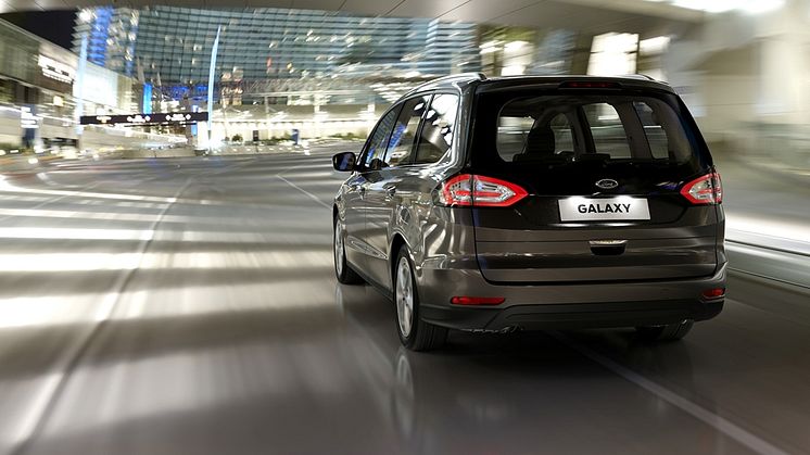 Az új, még kényelmesebb és praktikusabb luxusszínvonalú hétüléses Ford Galaxy elsőosztályú utazási élményt kínál