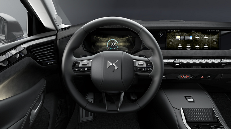 DS_N°4_INT_CAM_volant_alcantara.png