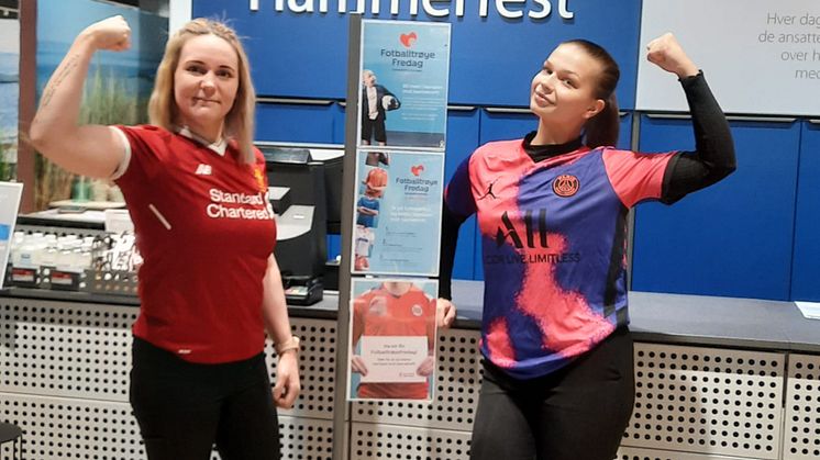 Ansatte i JYSK Hammerfest under årets FotballtrøyeFredag for barnekreft