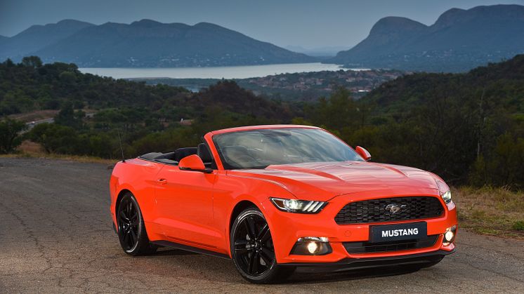 A FORD PERFORMANCE AUTÓVERSENYZŐJÉNEK TIPPJEI AZOKNAK, AKIK HOSSZÚ AUTÓZÁSRA INDULNAK 