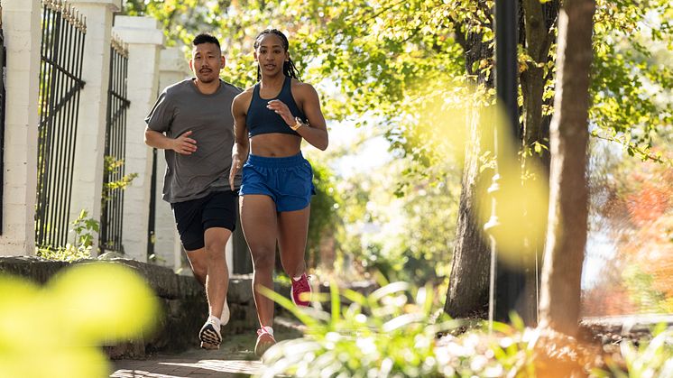 Garmin Forerunner 570_Hero_2.jpg