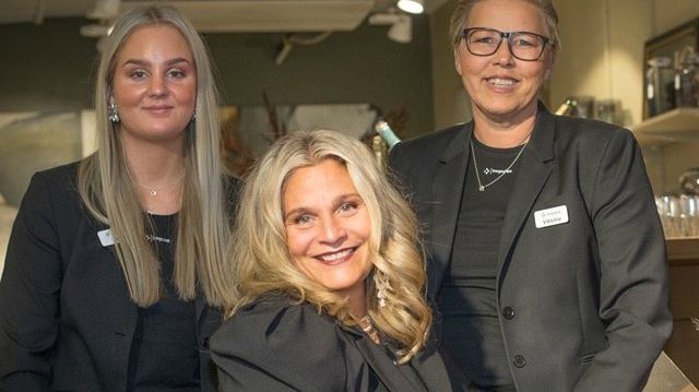 Zara Pellerone, Rosie Pellerone och Viktoria Lindkvist. Foto: VaFintFoto