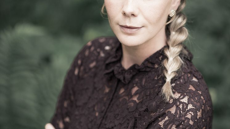 Vad händer när tvåsamheten invaderas av en tredje? Alla påverkas. Och åtminstone en blir olycklig. Ibland kanske alla tre.