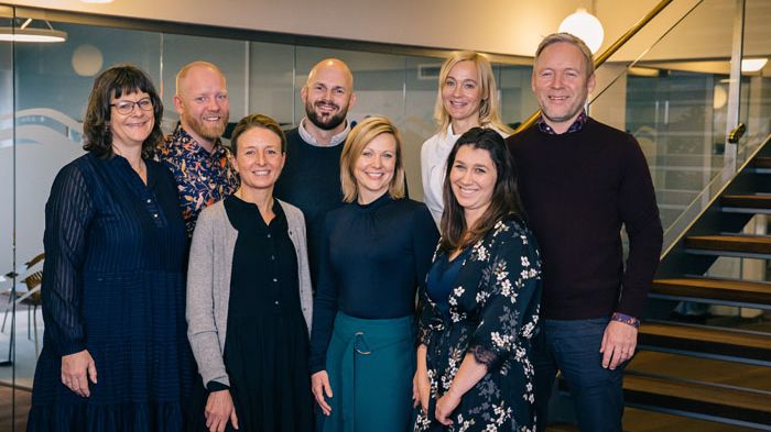Det nye hold er fra venstre: Maiken Svare, Louise Blangsted, Line Nexø Leth, Sofie Gadegaard, Uffe Raarup, Kasper Sørensen, Julia Kvist og Torben Skov Grønbech.