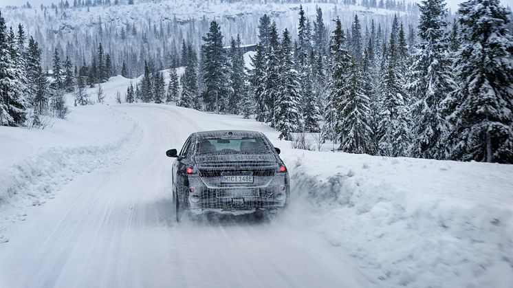 Helt nye BMW i5 Sedan på kamuflerte tester