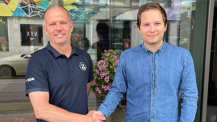 Thomas Buza, Svenska Bordtennisförbundet och Felix Wirström, STIGA Sports AB. Foto: SBTF