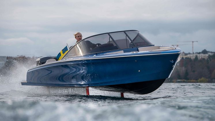 The foiling Candela Seven has a range of 50 NM in 22 knots, which is a world record for electric boats.