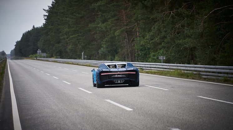 En Bugatti Chiron byggd helt i LEGO® Technic™ bitar