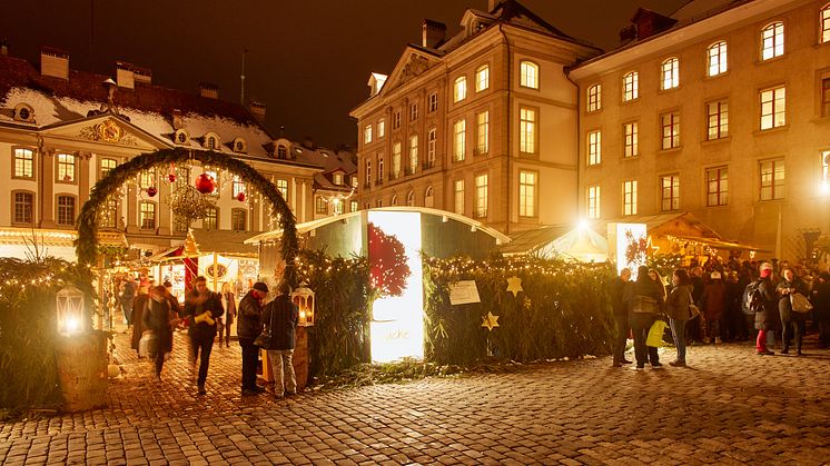Berner Weihnachtsmarkt Auf Dem Muensterplatz 