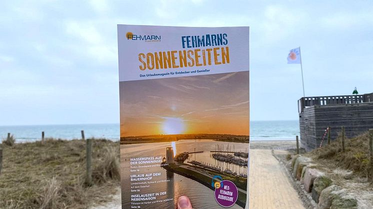 Die neue Urlaubsbroschüre "Fehmarns Sonnenseiten" ist passend zum Saisonstart eingetroffen ©Tourismus-Service Fehmarn