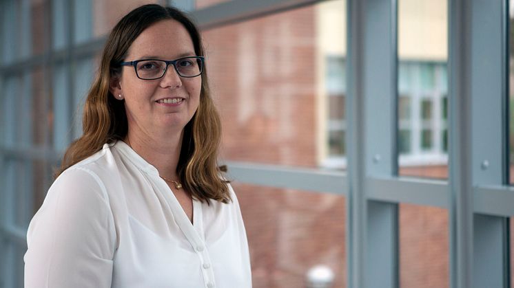 Åsa Thomson har själv läst utbildningen till distriktssköterska med inriktning avancerad vård i hemmet. Hon har jobbat inom yrket några år och undervisar nu på programmet.