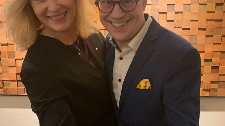 Den officiella återstarten av hela Sverige dansar igen "Återstartsdans" tillsammans med kulturministern och Thomas Deutgen!