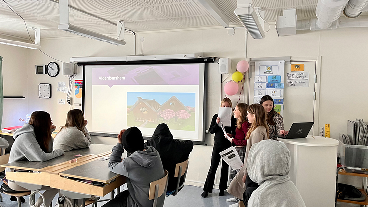 Klass 6A i Rosvik har prisats för sina smarta samhällslösningar. Här presenteras det i Minecraft.