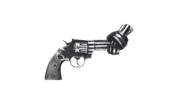 Non-Violence Project Sverige tillsammans med många andra erfarna och kunniga organisationer sitter tillsammans med forskningen på en mängd lösningar som vi vet fungerar.