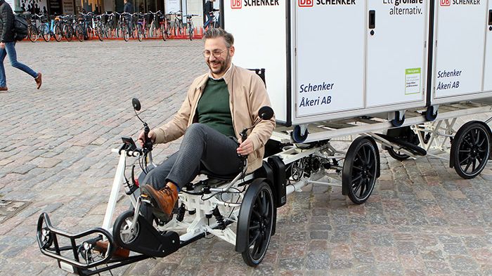 Muharrem Demirok (c), kommunalråd i Linköping är förtjust över den nya cykellösningen i staden. ”Vi ska göra vad vi kan för att satsningen ska lyckas”, säger han.