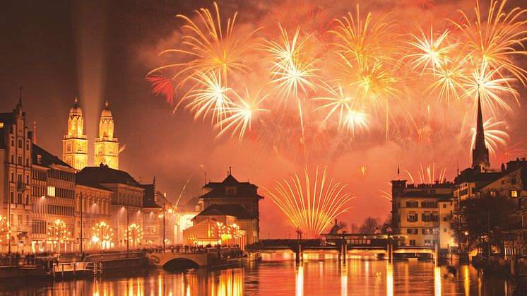 8a_Silvester-Feuerwerk-Zuerich Copyright Schweiz Tourismus - Christof Sonderegger