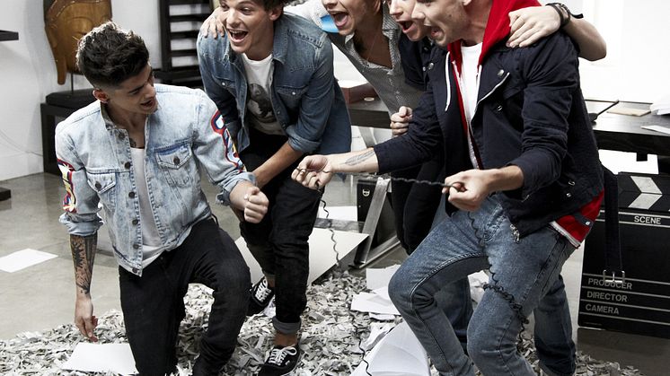 One Direction avslöjar sitt nya album ”Midnight Memories”
