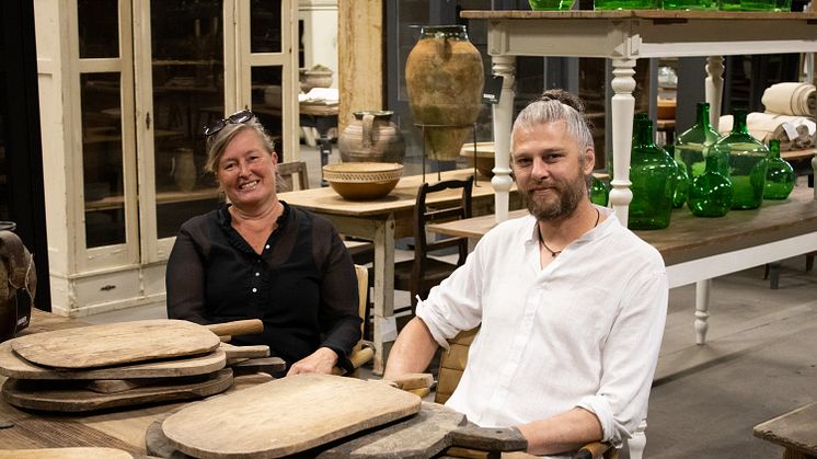 Producent Ann Kjellson från Vara Konserthus med Jonas Eriksson från Vaner Atelier - Foto: Sara Jenkins