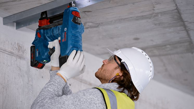 2_gnb_18v-38_professional_anwendung_decke