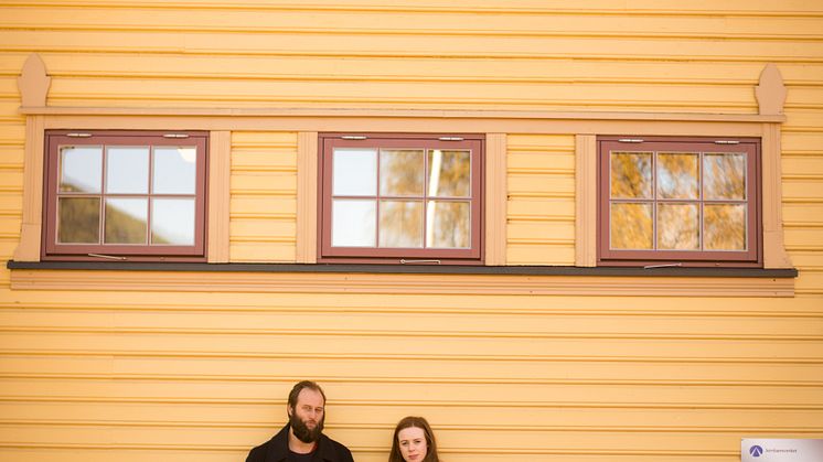 Stein Torleif Bjella og Kjersti Dalseide på Ål Stasjon