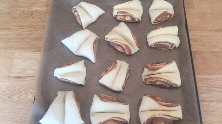 Franzbrötchen på bageplade
