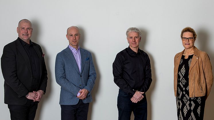 Corona-säkert foto vid signering av avtalet mellan Pahlén och Svensk Simidrott. Fr v Anders Svensson VD Pahlén, Mikael Jansson Förbundschef Svensk Simidrott, Stefan Pahlén Styrelseledamot och Pia Zätterström Ordförande Svenska Simförbundet.