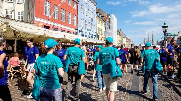 3_on-a-copenhagen-street-during-the-run.jpg