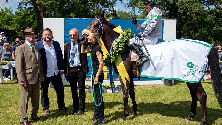 Her Him - Svenskt Grand National 2022