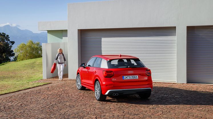 Audi Q2 (Tango Red)