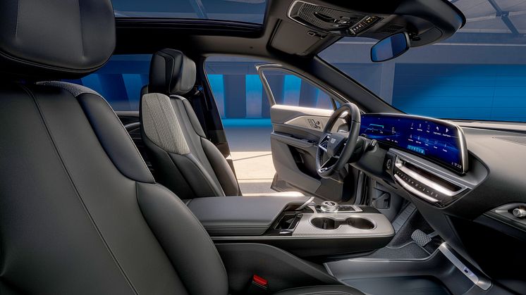2024-cadillac-lyriq-014
