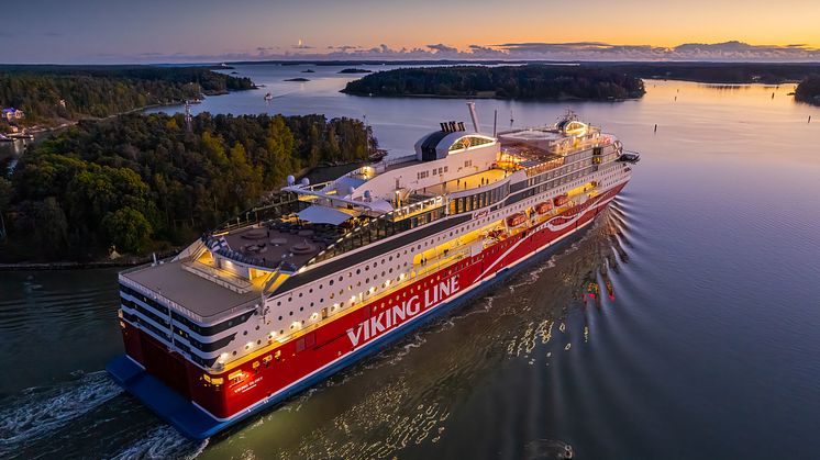 På rederiets nyaste fartyg Viking Glory och Viking Grace kan resenärerna köpa biogas för att minska utsläppen. Foto: Viking Line