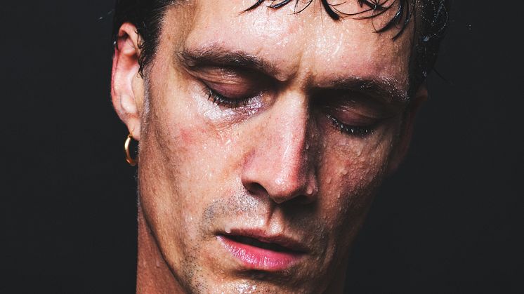 Jonathan Johansson släpper singeln "Klipporna är fortfarande varma" från kommande album