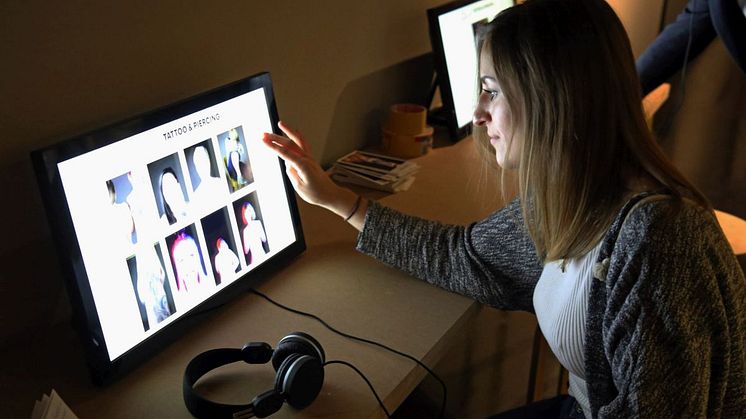 Das "living archive" an den Monitoren