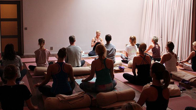 Häng med på yogamarathon för livet – mot bröstcancer