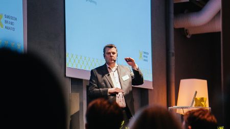 Peter Wissing under utdelning av Swedish Brand Award
