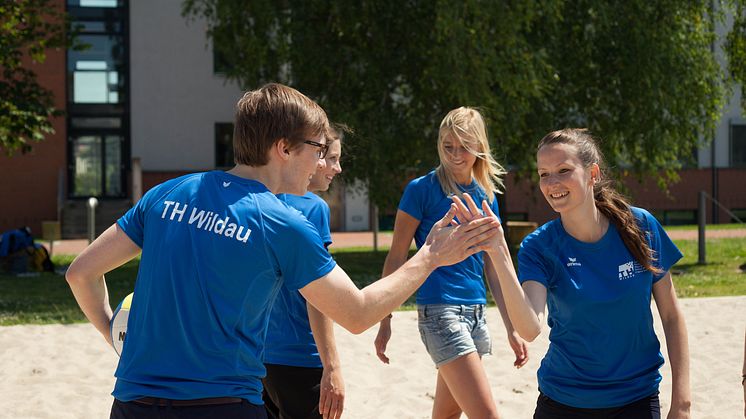 Sportliche Aktivitäten fördern die Beweglichkeit.