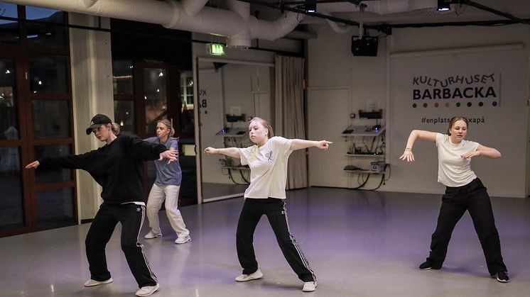 Ungdomar som går danskurs på Kulturhuset Barbacka, Kristianstad