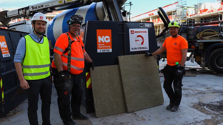 Veidekke gjenvinner ROCKWOOL isolasjon i egne containere på Ulven i Oslo.