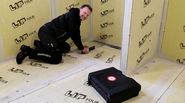 Nu ökar andelen GVK-företag som blir stickprovskontrollerade. Här är Mattias Granberg, en av GVKs kontrollanter, ute på uppdrag.