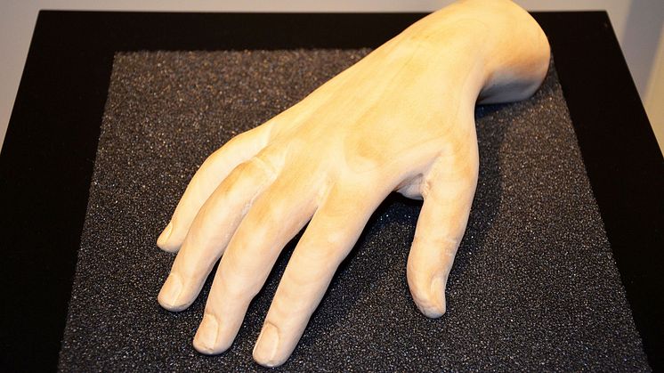 Auf "Claras Hand" kann der Besucher Töne und ganze Werke der Pianistin zum Klingen bringen