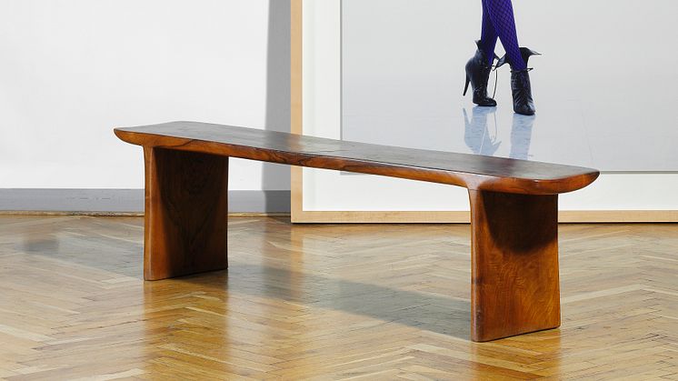 Jacob Hermann: A unique table bench of solid Caucasian walnut.