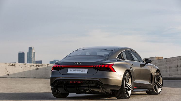 Audi e-tron GT concept (kinetic dust) bagfra