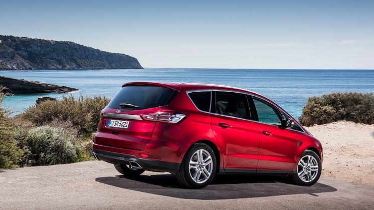 Nye S-MAX - en sporty familiebil med masse plass, fleksible løsninger og plass for 7